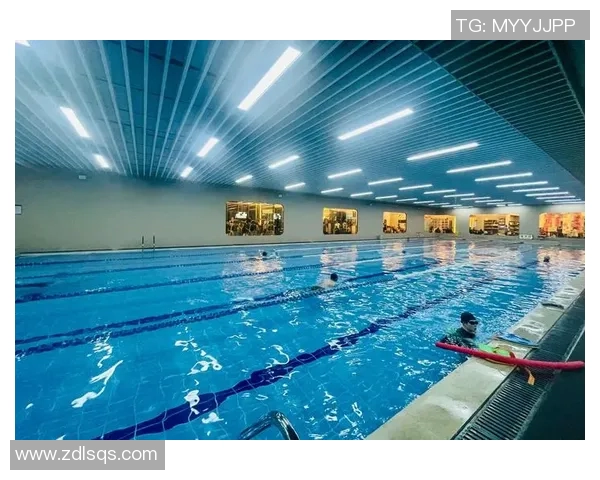 水中运动对身体健康的多重益处及其在健身领域中的应用探讨