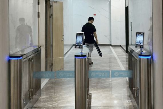 885566威尼斯从企业到校园：人脸辨认门禁考勤一体机的使用不止于此(图1)