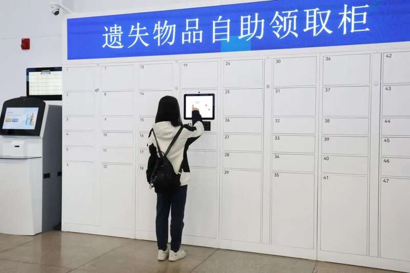 威尼斯wns.885566车站刷脸领身份证火了！网友：整挺好我只管不消(图1)